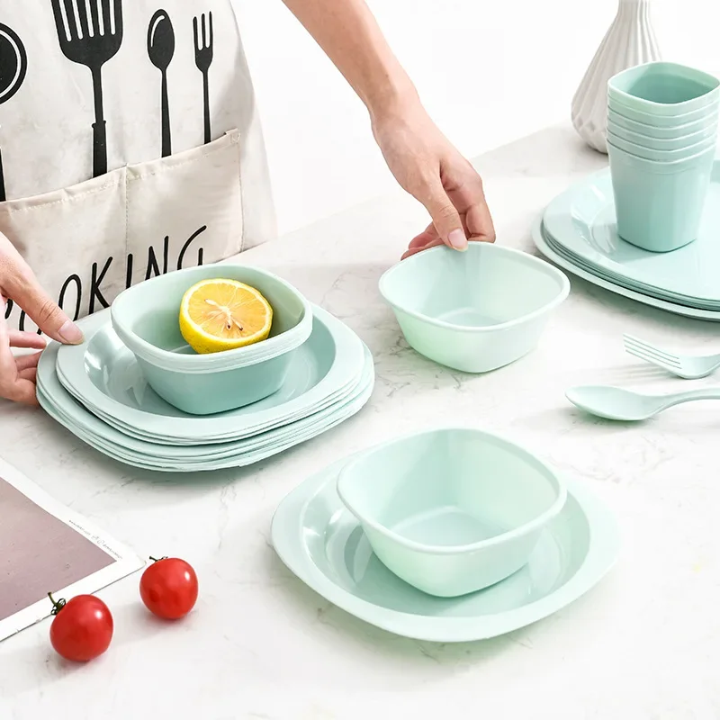 Ensemble de vaisselle en plast - Camping Cooking Dining Set avis et prix